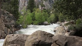 Kings_Canyon_Roaring_River