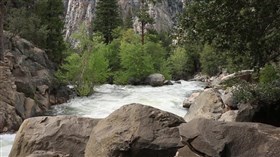 Kings_Canyon_Roaring_River