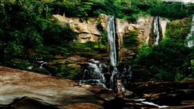 Gorgeous_Cliff_Falls