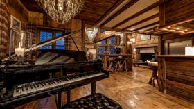 Piano Bar